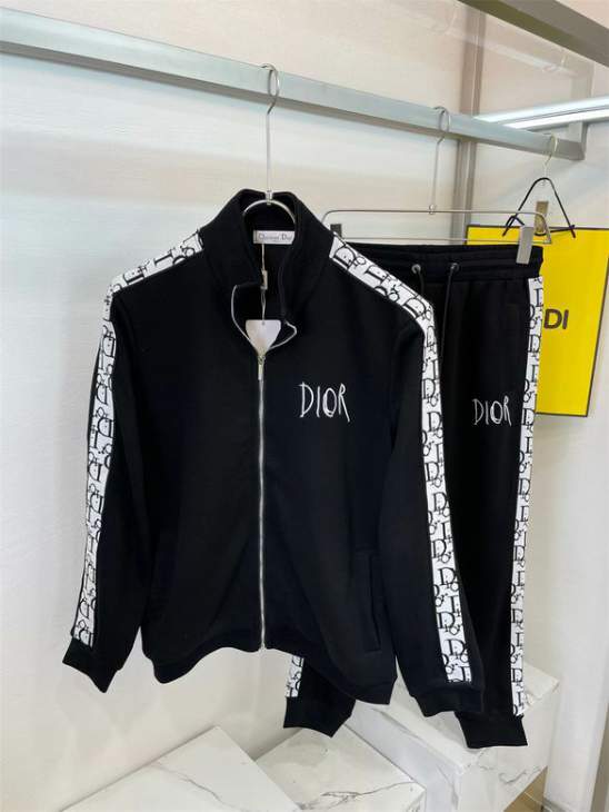 Picture of Dior Sweater Suits _SKUDiorM-3XL12yn18238385